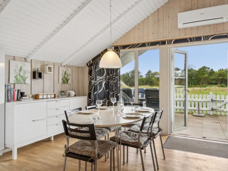 "Rohan" - 2.2km from the sea | Boeken bij Flickmyhouse