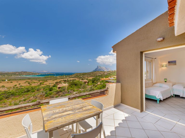 Bilo 4 sea view - Lu Nibareddu | Boeken bij Flickmyhouse