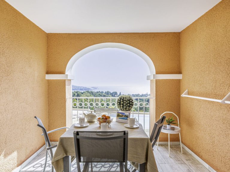 Le Hameau | Boeken bij Flickmyhouse