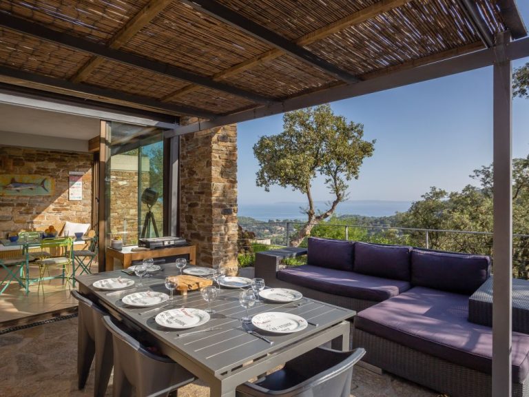 Village des Fourches | Boeken bij Flickmyhouse