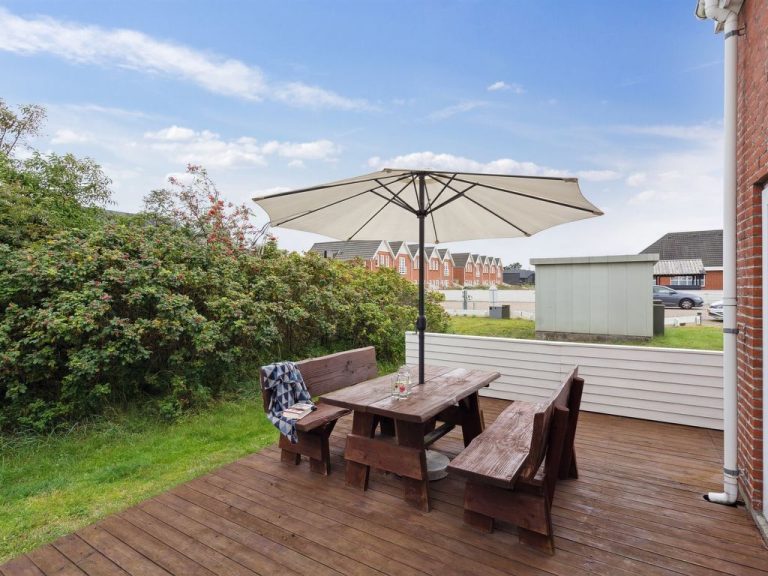 "Edly" - 2.3km from the sea | Boeken bij Flickmyhouse