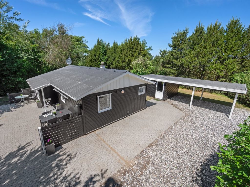 "Sanni" - 1.6km from the sea | Boeken bij Flickmyhouse