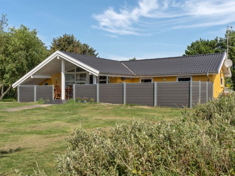 "Euphemia" - 900m from the sea | Boeken bij Flickmyhouse