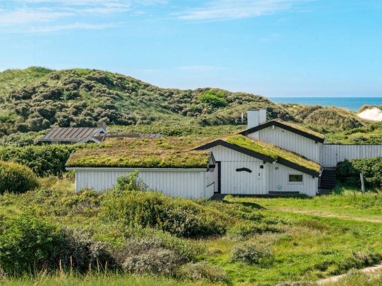 "Rutha" - 45m from the sea | Boeken bij Flickmyhouse