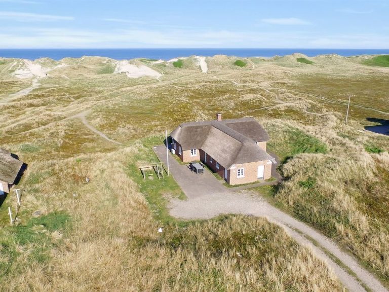 "Skuli" - 200m from the sea | Boeken bij Flickmyhouse