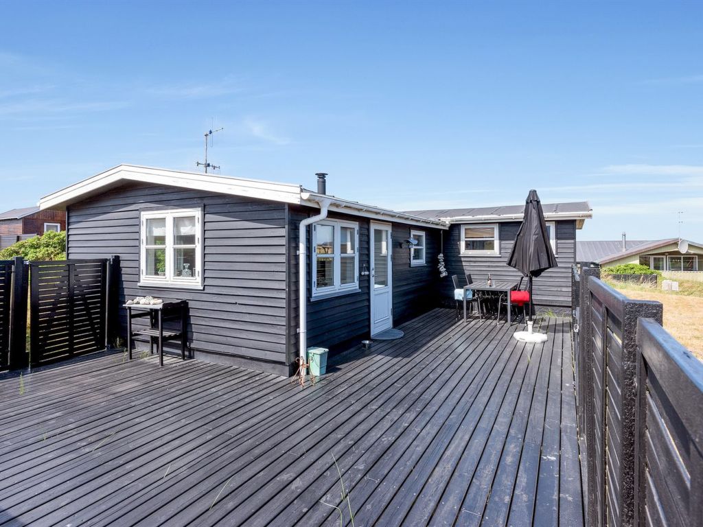 "Anik" - 100m from the sea | Boeken bij Flickmyhouse