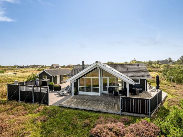 "Christan" - 1.2km from the sea | Boeken bij Flickmyhouse