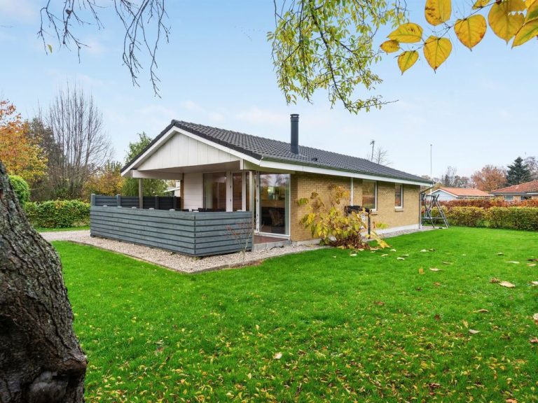 "Umen" - 300m from the sea | Boeken bij Flickmyhouse