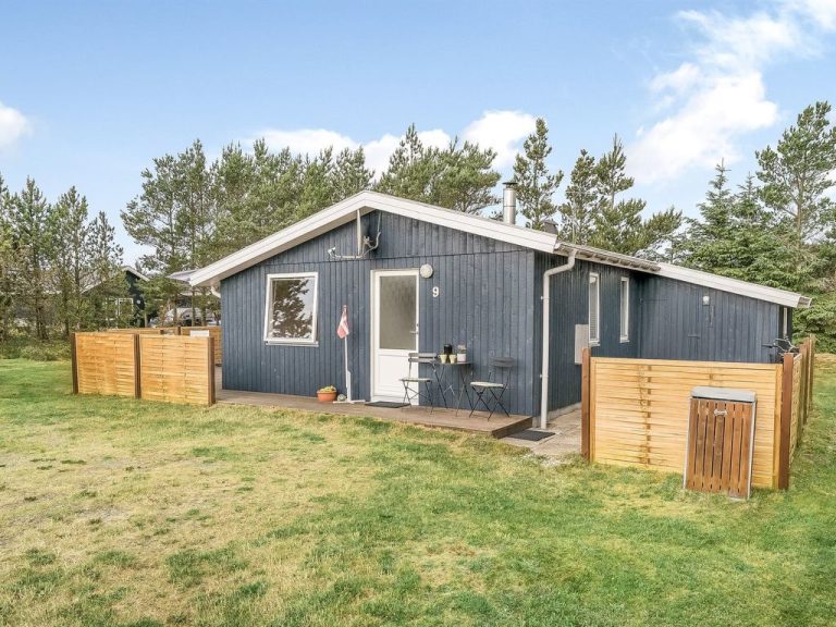 "Hughlek" - 900m from the sea | Boeken bij Flickmyhouse