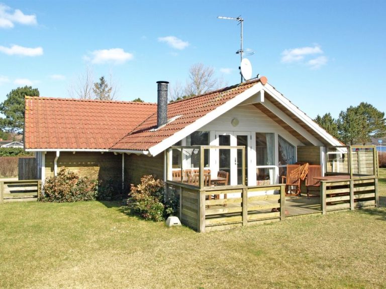 "Ascan" - 50m from the sea | Boeken bij Flickmyhouse