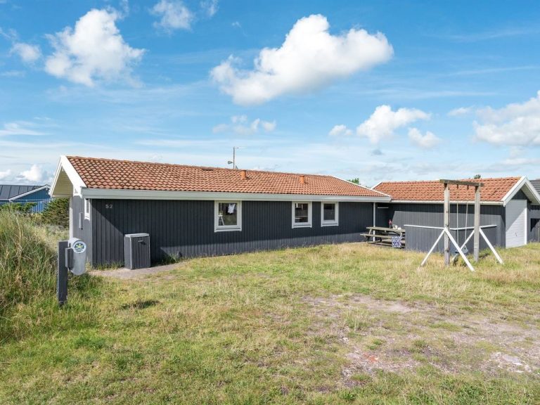 "Siri" - 400m from the sea | Boeken bij Flickmyhouse