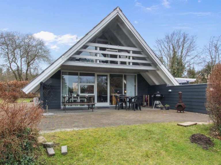 "Ellenor" - 300m to the inlet | Boeken bij Flickmyhouse