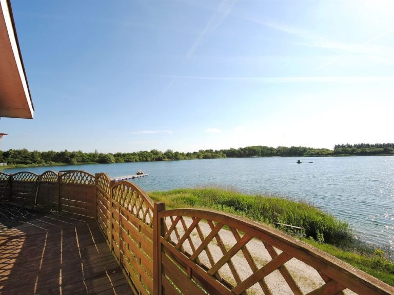 "Alvira" - 8km to the inlet | Boeken bij Flickmyhouse