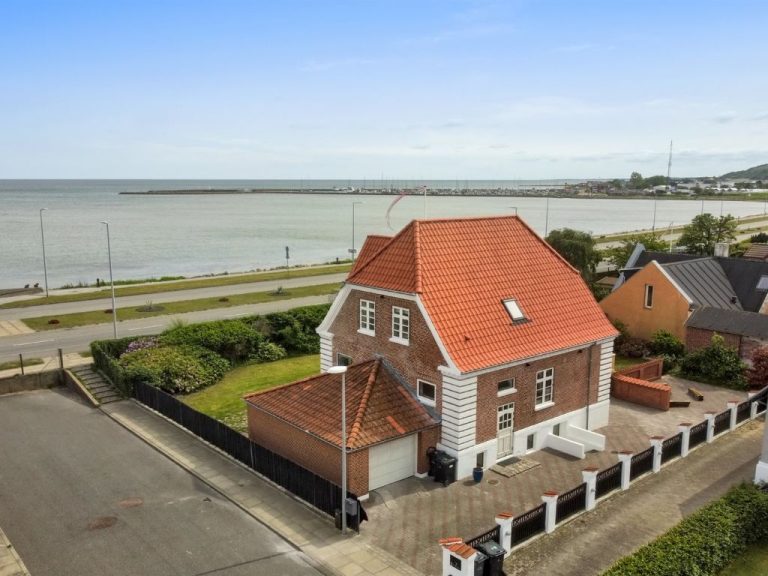"Kosara" - 50m from the sea | Boeken bij Flickmyhouse
