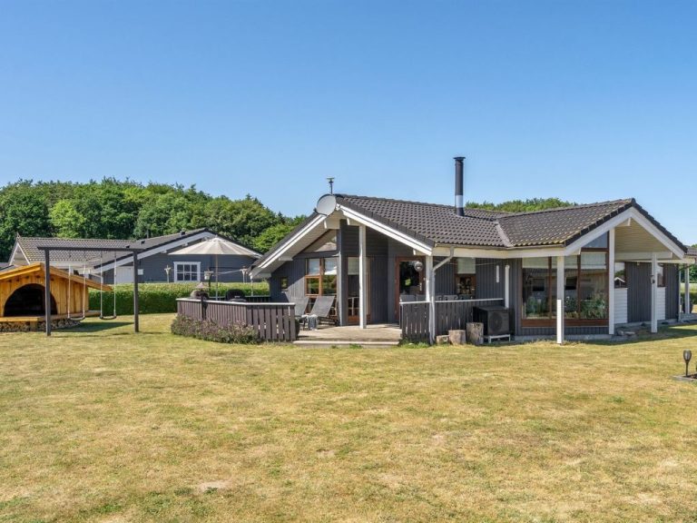 "Ela" - 500m from the sea | Boeken bij Flickmyhouse