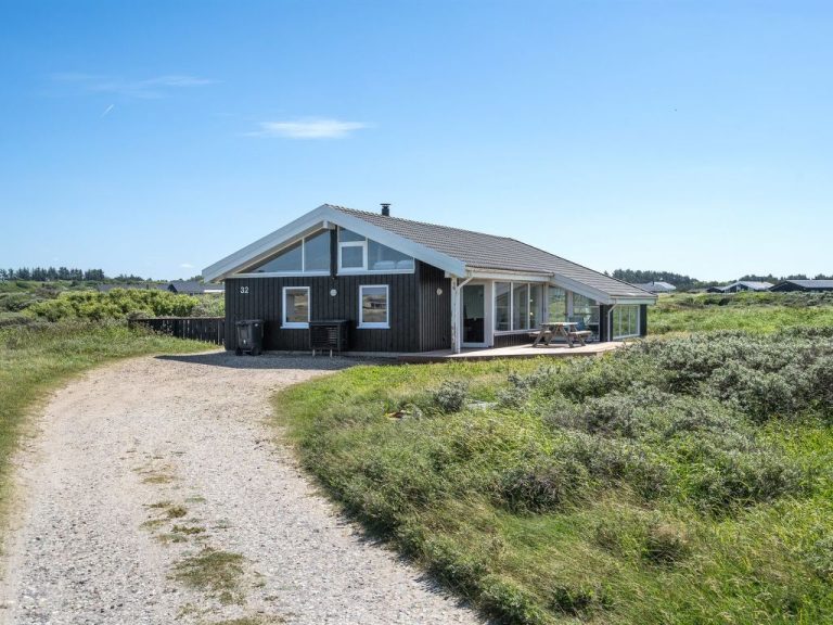 "Hermund" - 110m from the sea | Boeken bij Flickmyhouse