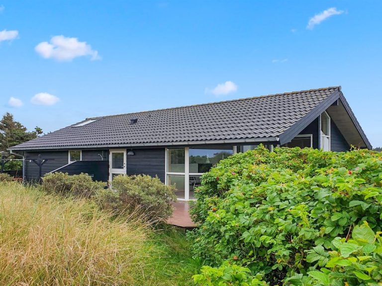 "Göran" - 150m from the sea | Boeken bij Flickmyhouse