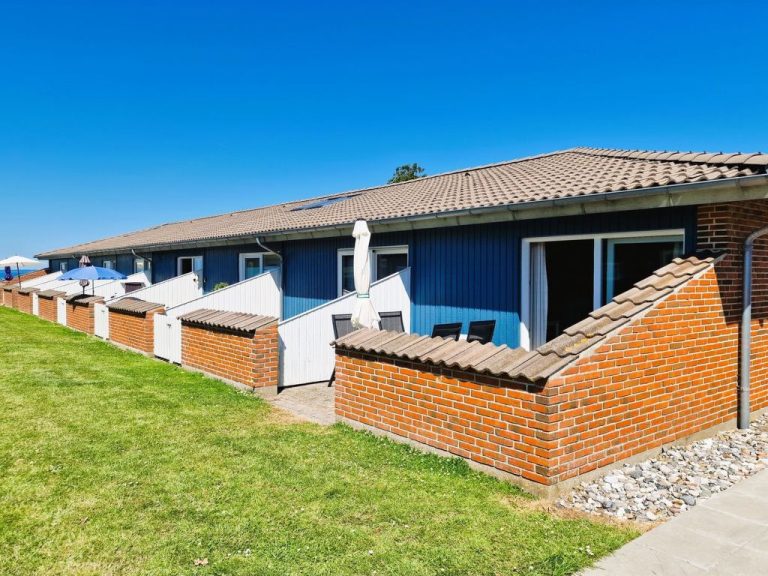 "Emira" - 50m from the sea | Boeken bij Flickmyhouse