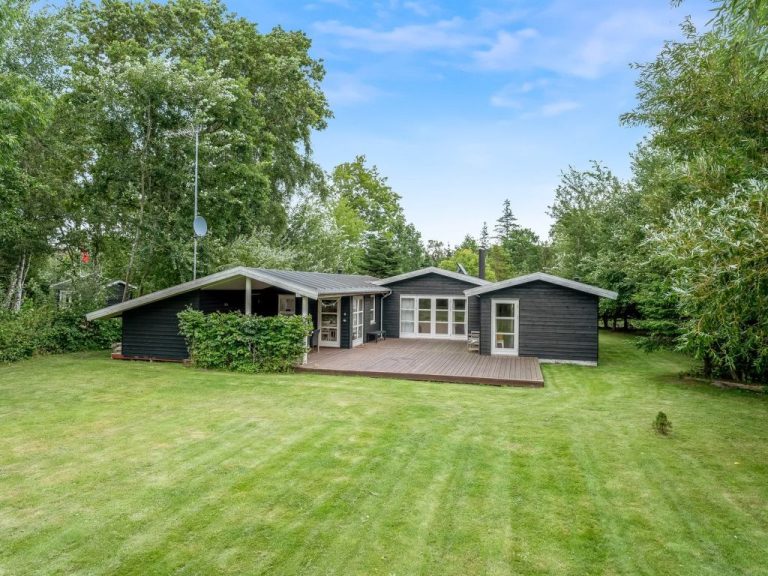 "Jouni" - 500m from the sea | Boeken bij Flickmyhouse