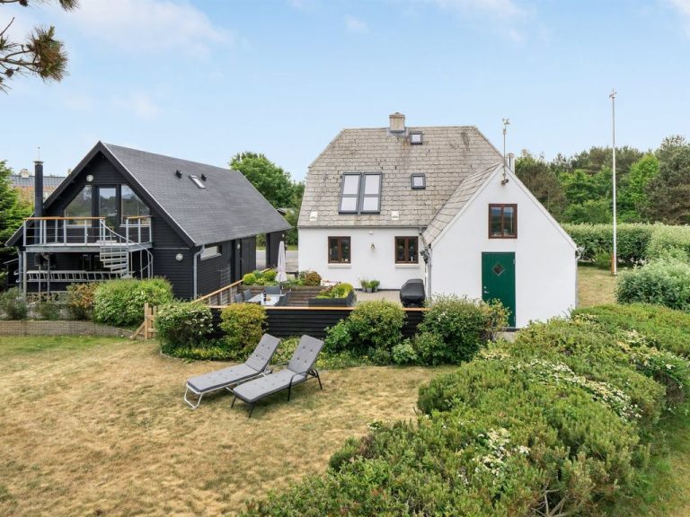 "Eivi" - 150m from the sea | Boeken bij Flickmyhouse