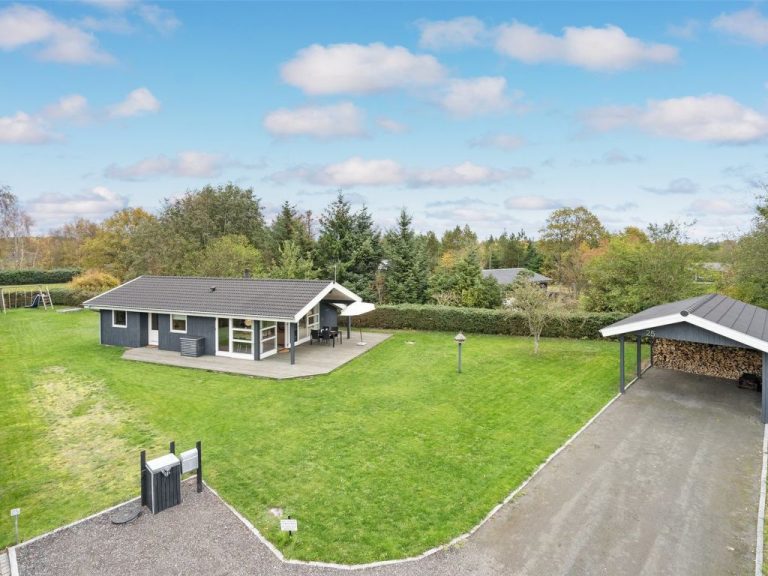 "Tayler" - 1.8km from the sea | Boeken bij Flickmyhouse