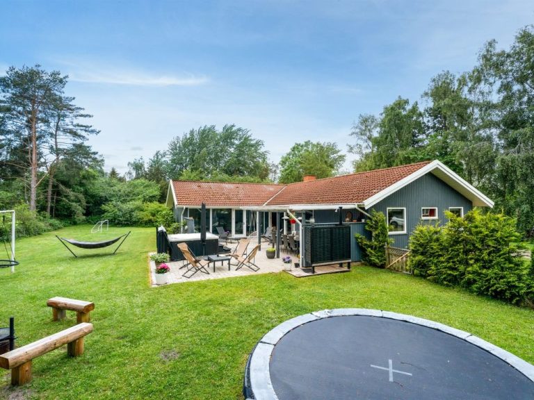 "Sverker" - 300m from the sea | Boeken bij Flickmyhouse