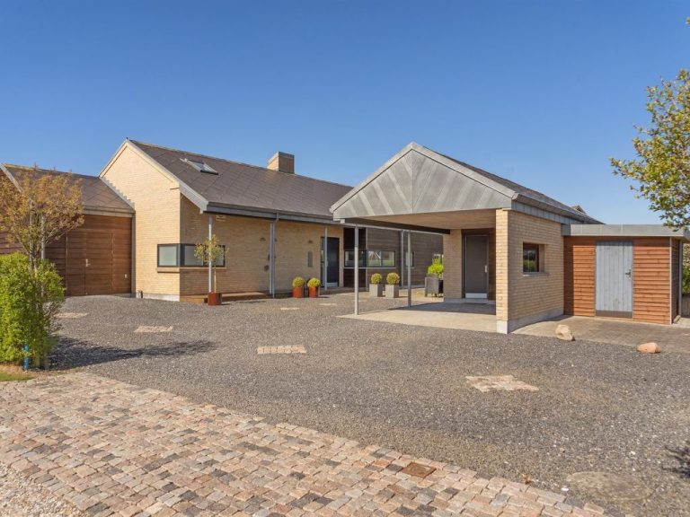 "Hans" - 700m from the sea | Boeken bij Flickmyhouse