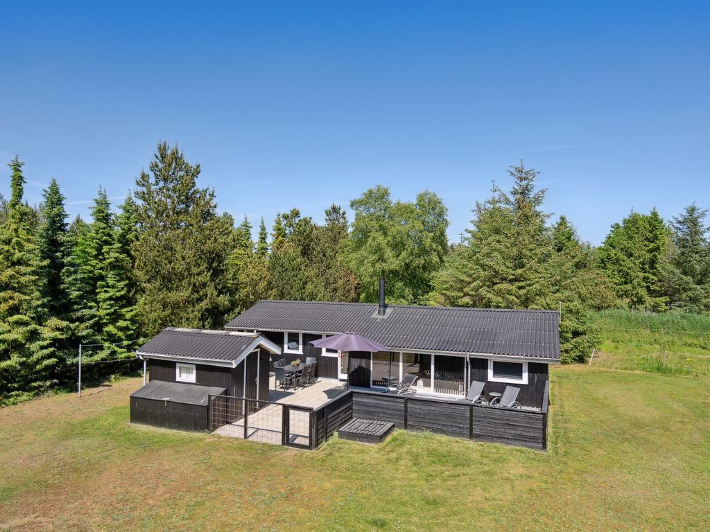 "Ally" - 250m from the sea | Boeken bij Flickmyhouse