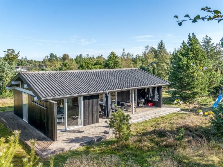 "Thomine" - 200m from the sea | Boeken bij Flickmyhouse