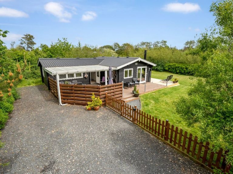 "Staffan" - 200m to the inlet | Boeken bij Flickmyhouse