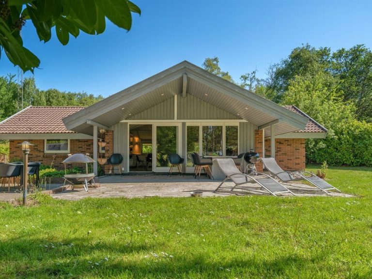 "Sida" - 600m from the sea | Boeken bij Flickmyhouse