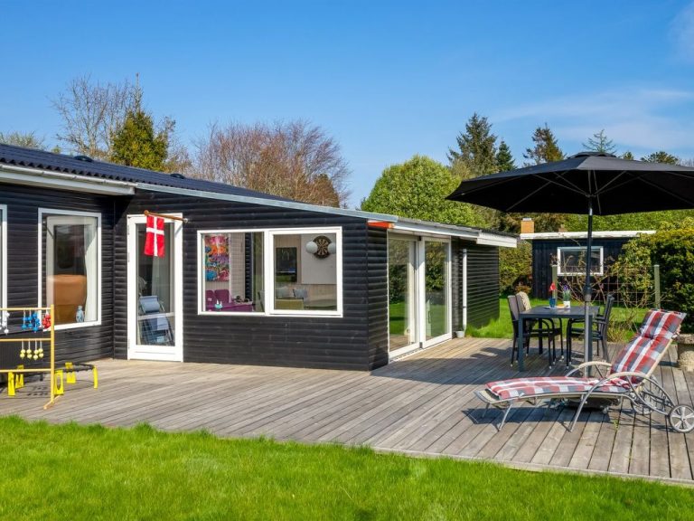 "Yorick" - 1km from the sea | Boeken bij Flickmyhouse