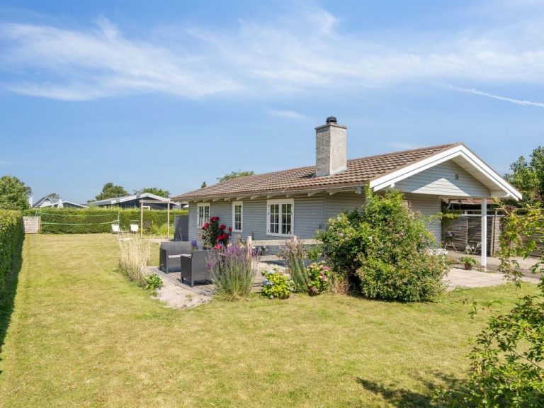 "Thomas" - 120m from the sea | Boeken bij Flickmyhouse