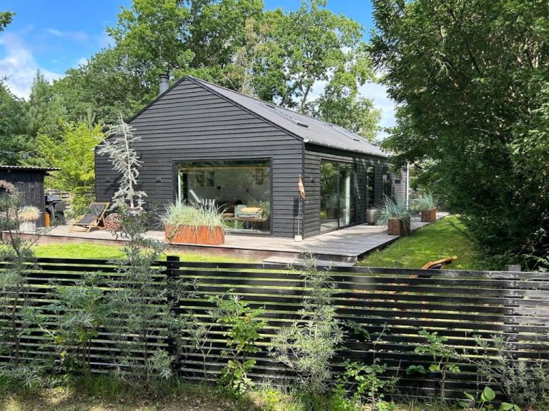 "Michael" - 400m from the sea | Boeken bij Flickmyhouse