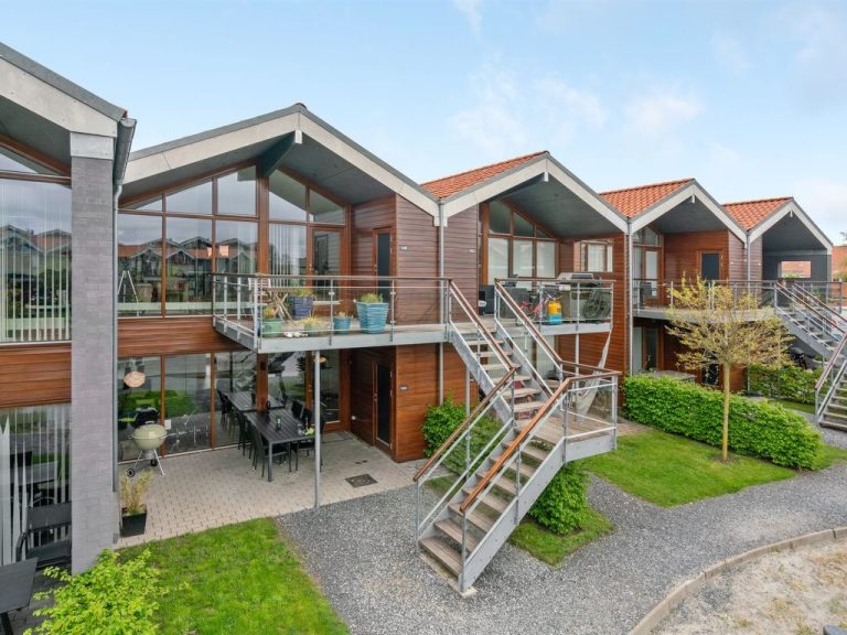 "Allyson" - 450m from the sea | Boeken bij Flickmyhouse