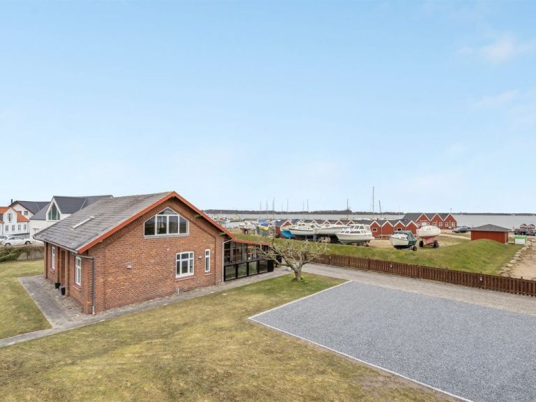 "Arzu" - 100m to the inlet | Boeken bij Flickmyhouse