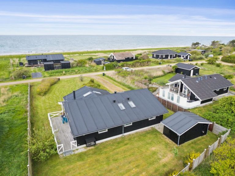 "Ewa" - 75m from the sea | Boeken bij Flickmyhouse