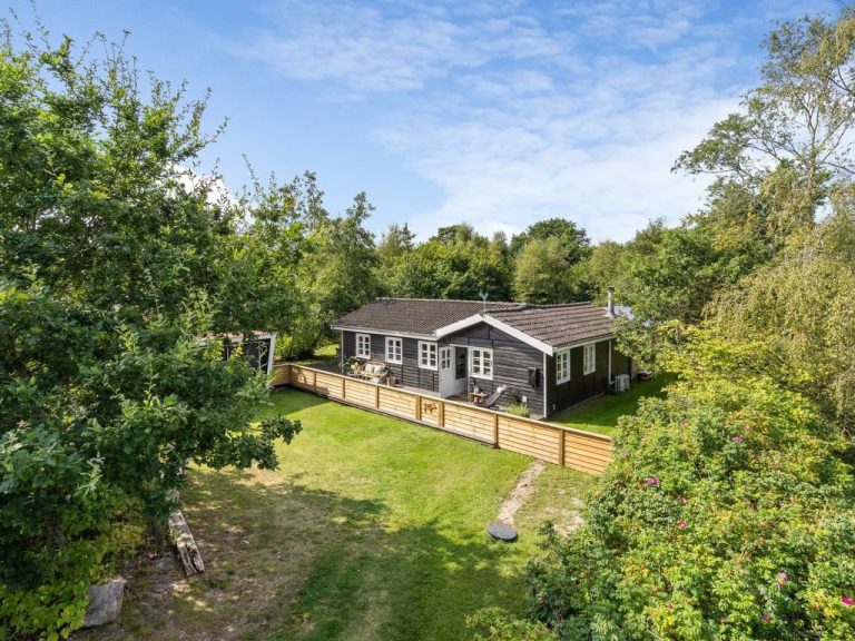 "Jaana" - 780m to the inlet | Boeken bij Flickmyhouse