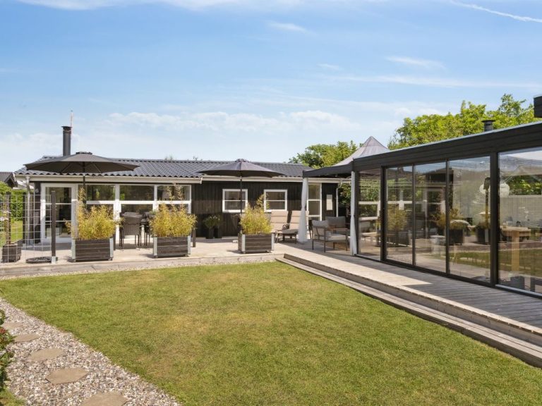 "Helmina" - 125m from the sea | Boeken bij Flickmyhouse