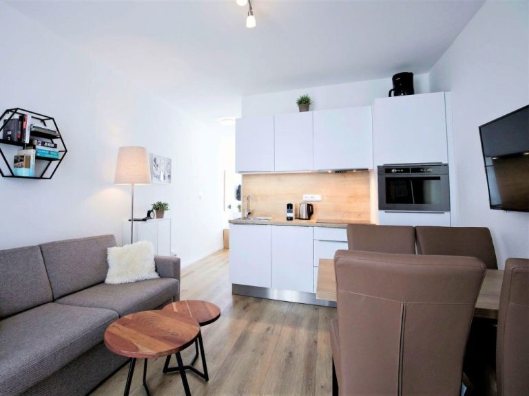 Lakeside Village 4 | Boeken bij Flickmyhouse