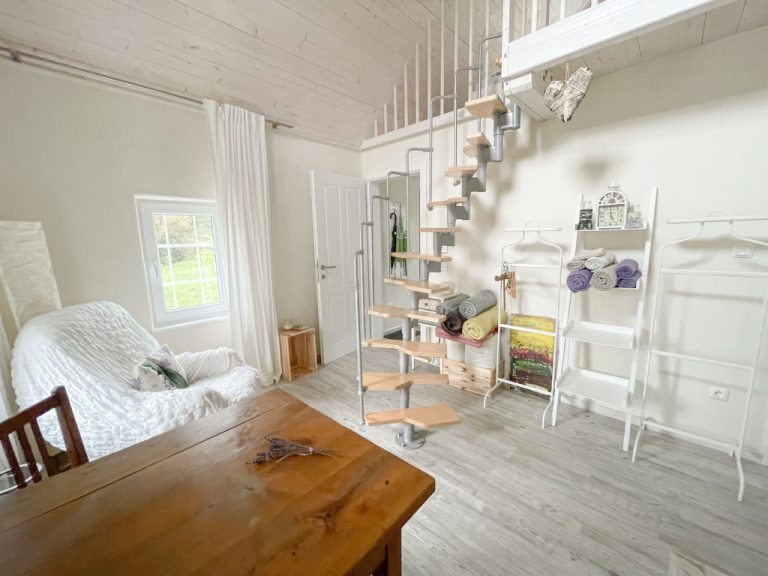 tiny lavender house | Boeken bij Flickmyhouse