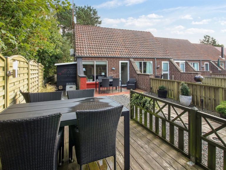 "Volmer" - 3.9km from the sea | Boeken bij Flickmyhouse