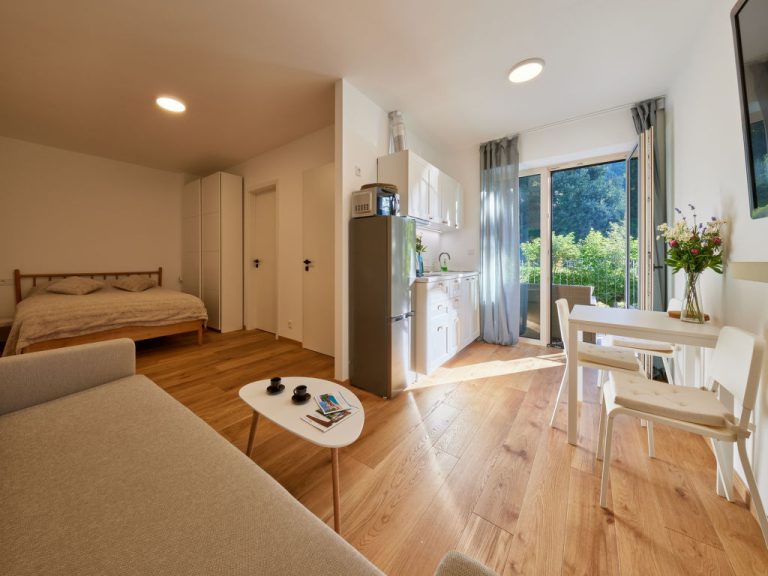 Serene Glow Nook & Terrace | Boeken bij Flickmyhouse