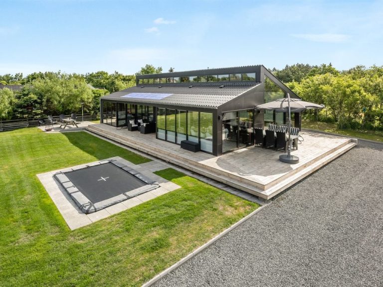 "Emilie" - 250m to the inlet | Boeken bij Flickmyhouse