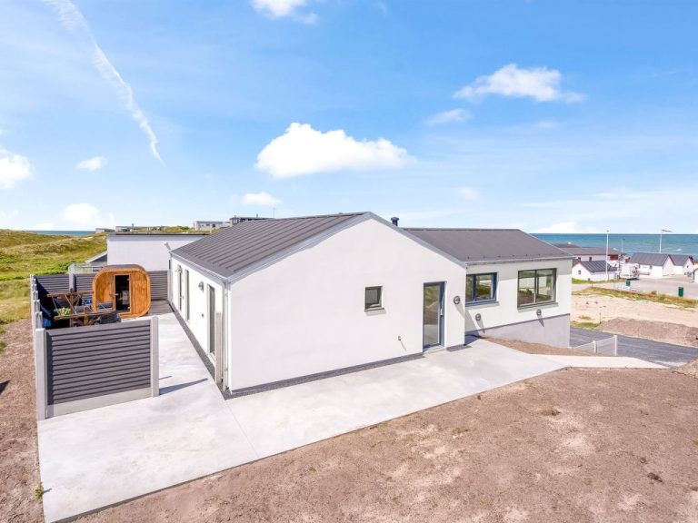 "Unge" - 75m from the sea | Boeken bij Flickmyhouse