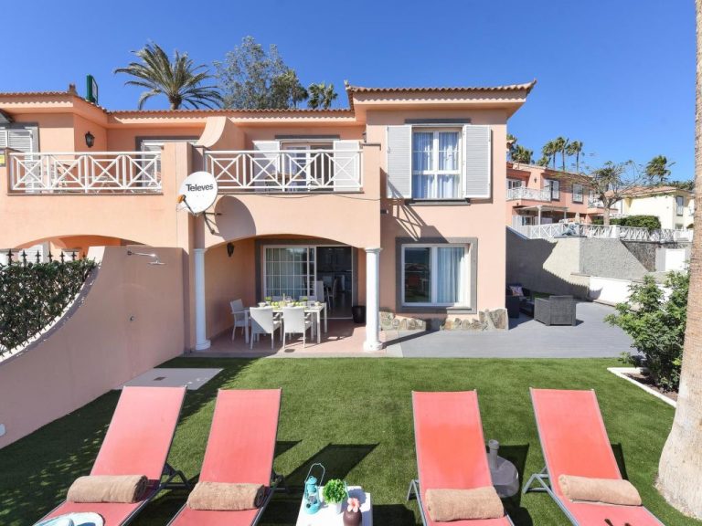 Santa Ana 2 | Boeken bij Flickmyhouse