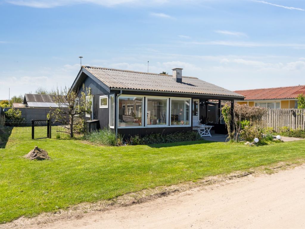 "Elisabeta" - 60m from the sea | Boeken bij Flickmyhouse