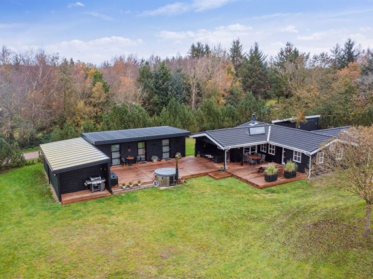 "Gudni" - 200m to the inlet | Boeken bij Flickmyhouse