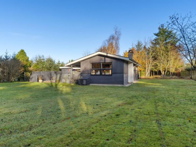 "Spurv" - 750m from the sea | Boeken bij Flickmyhouse