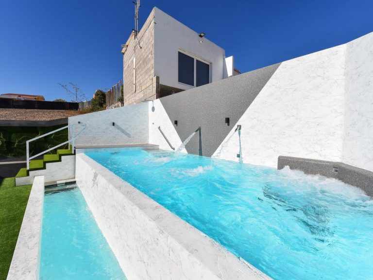 Villa Joviano | Boeken bij Flickmyhouse